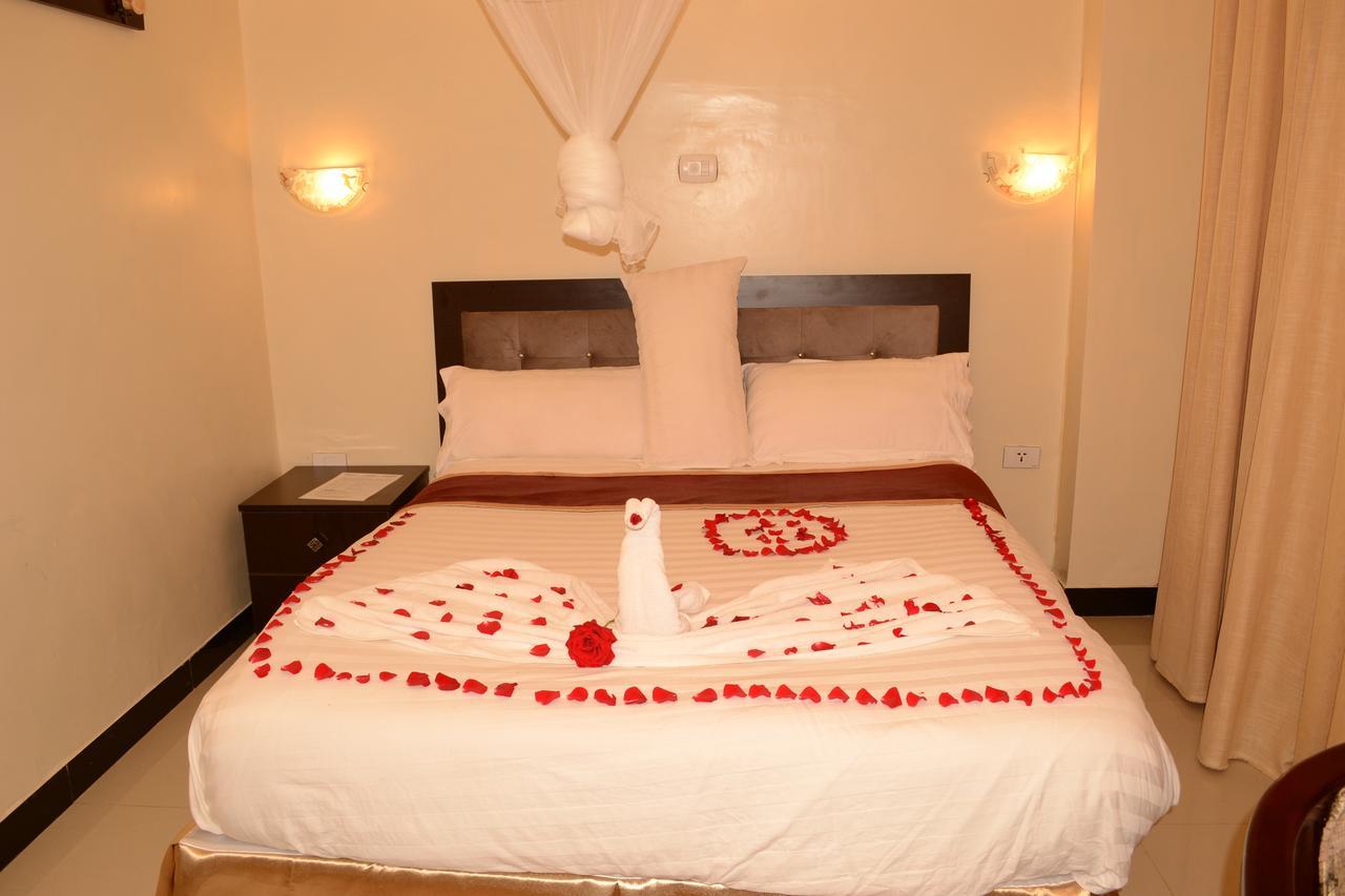 Lakemark Hotel And Tour Service Bahar Dar Esterno foto