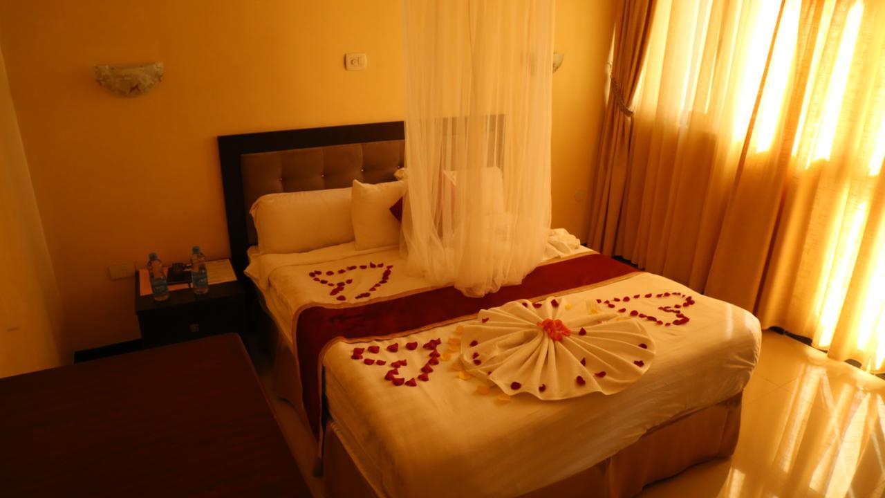 Lakemark Hotel And Tour Service Bahar Dar Esterno foto